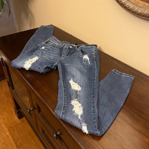 Judy Blue Jeans with Lace Detail - Picture 2 of 11